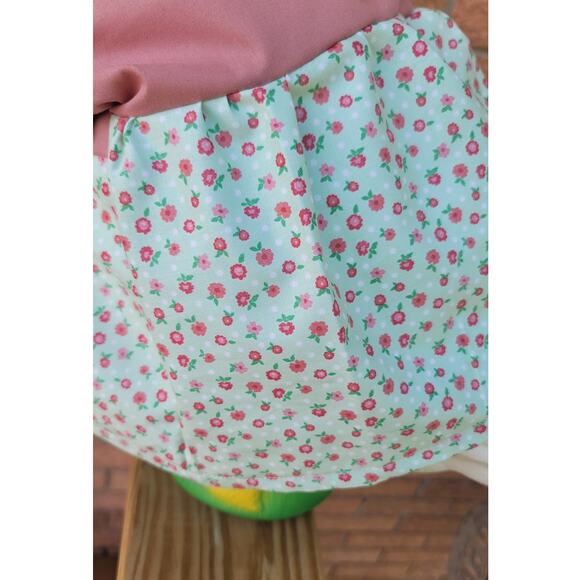 Handmade Ditzy Floral Porch Goose Dress with Wings & Hair Bow Pink Green Clothes - Picture 7 of 7